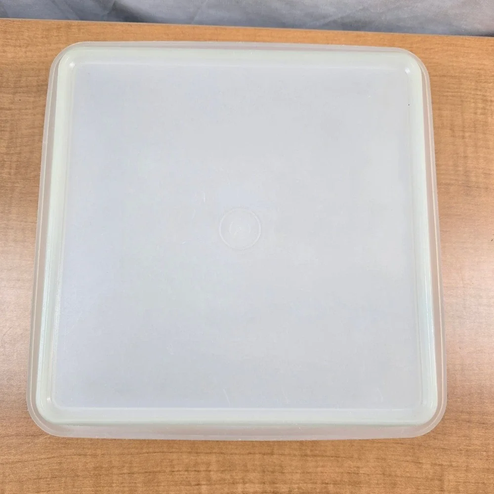 Tupperware Snack Brownie Storage 9x9x3